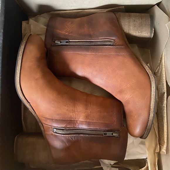 Excellent condition! Frye double zip bootie - Picture 2 of 8
